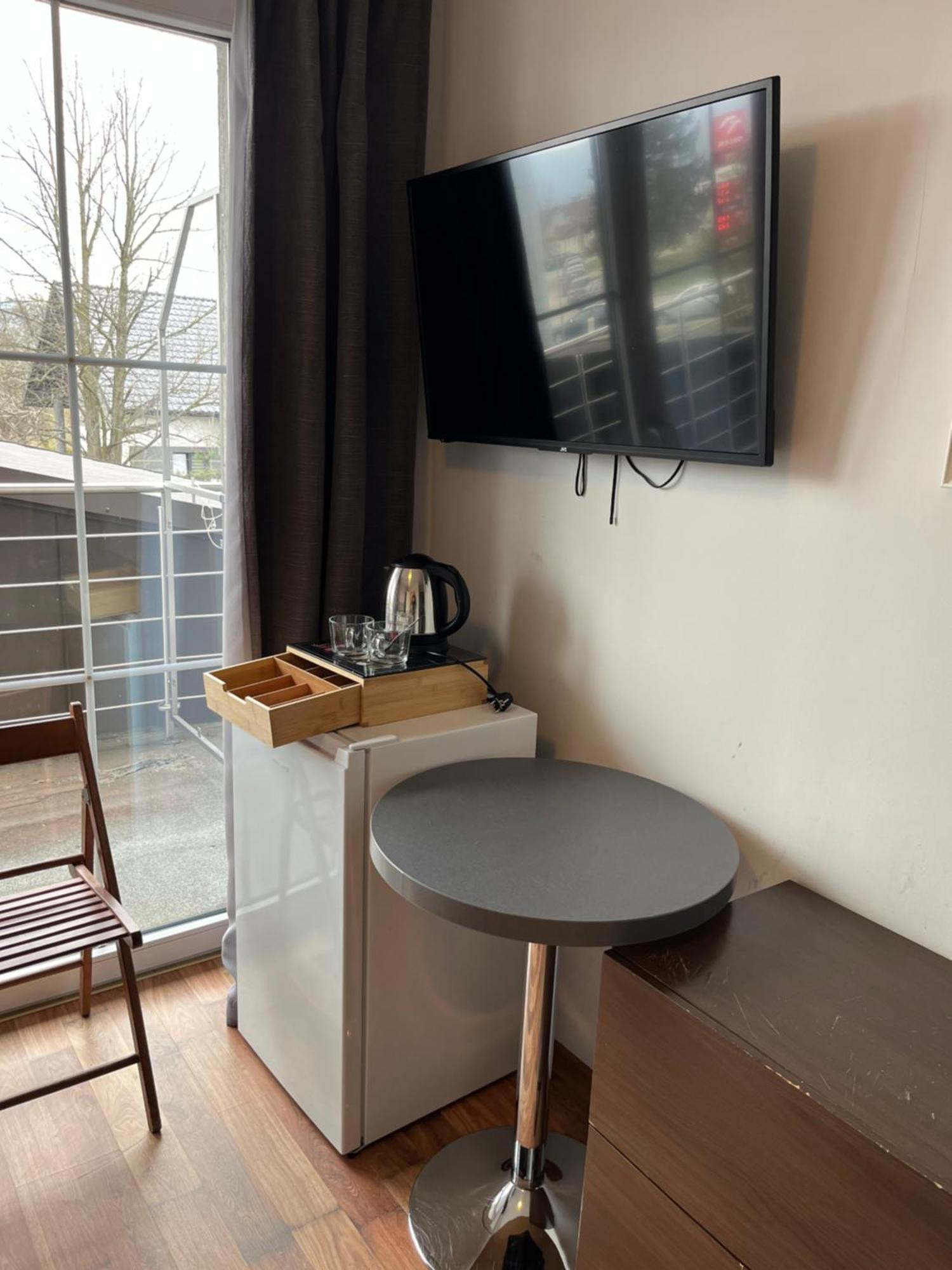 Route 7 Rooms Мысленице Экстерьер фото