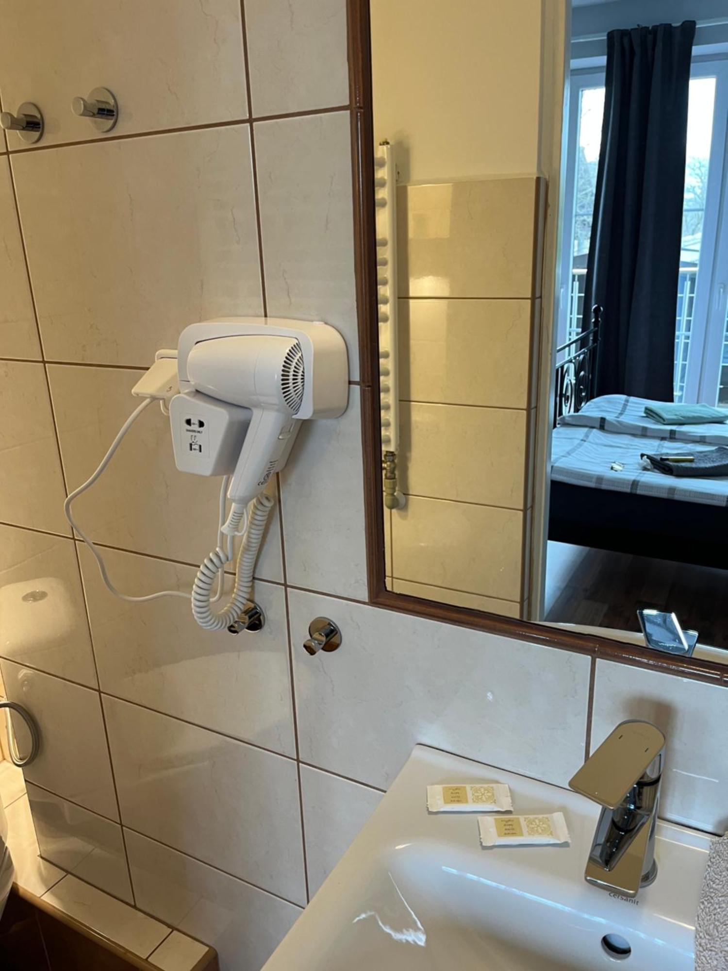 Route 7 Rooms Мысленице Экстерьер фото